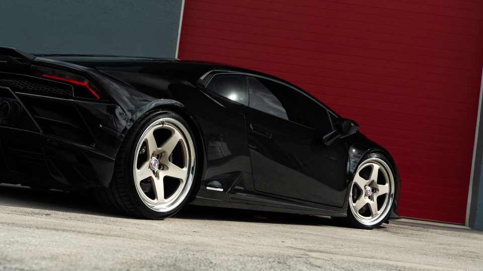 Lamborghini Huracan | Nero Noctis | on HRE 527 FMR | Satin White Gold