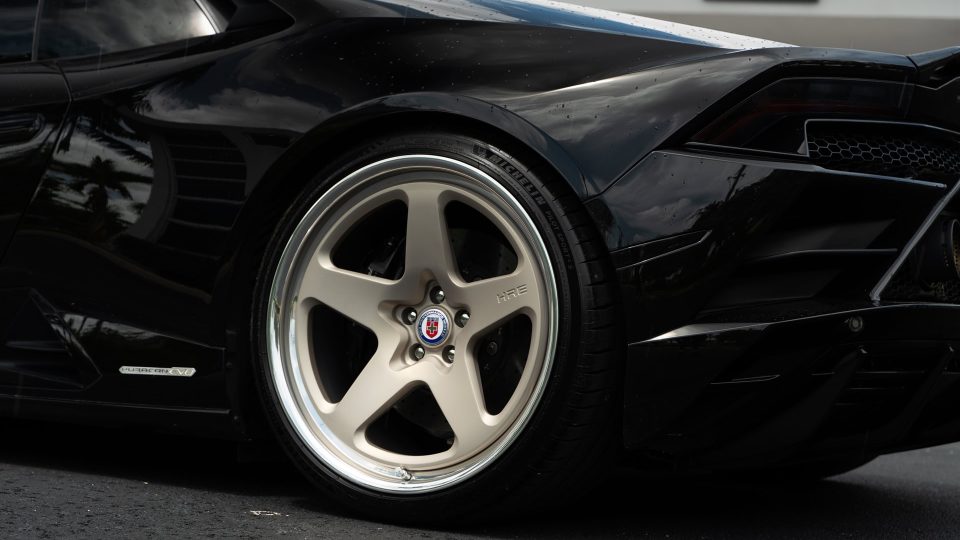 Lamborghini Huracan | Nero Noctis | on HRE 527 FMR | Satin White Gold