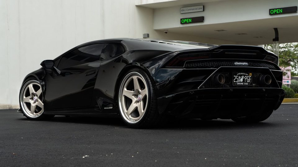 Lamborghini Huracan | Nero Noctis | on HRE 527 FMR | Satin White Gold