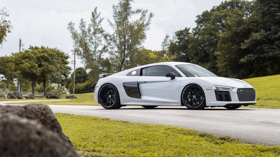 AUDI MK2 R8 V10 PLUS ON HRE S101SC