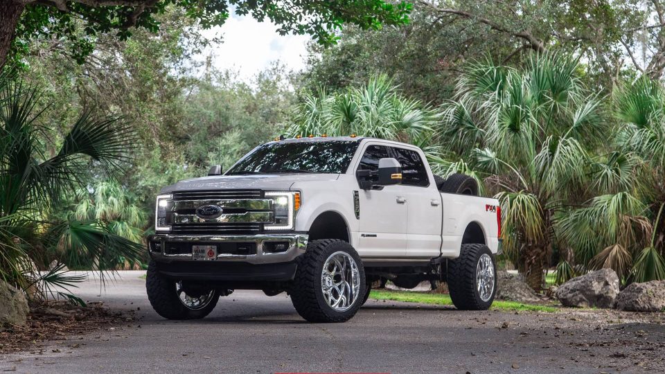 FORD F-250 ON HOSTILE HF04 PUNISHER