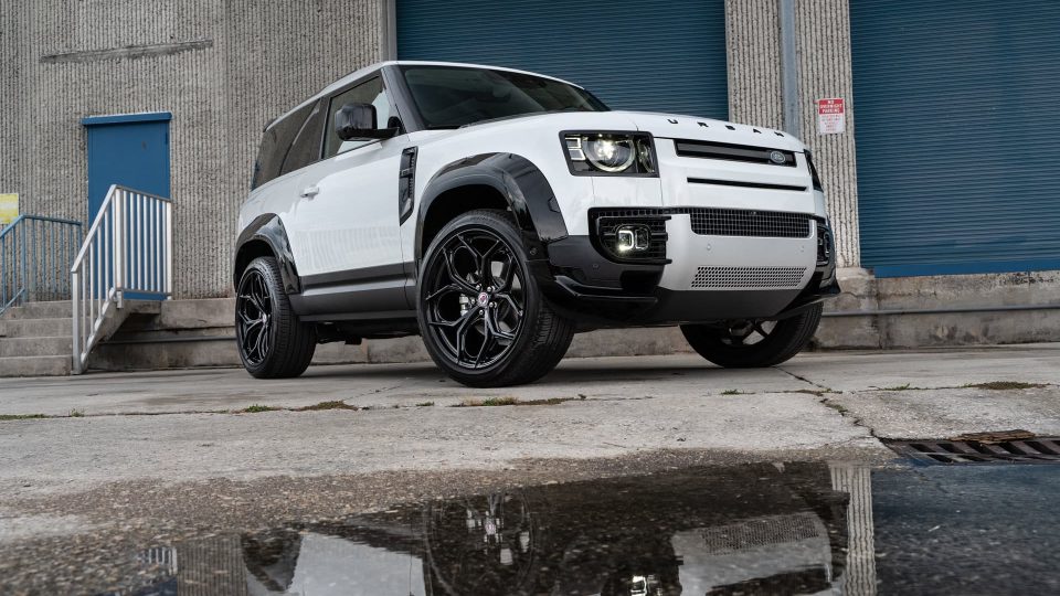 Land Rover Discovery 90 | Fuji White | on HRE P11SC | Gloss Black | Urban Automotive Widetrack Kit