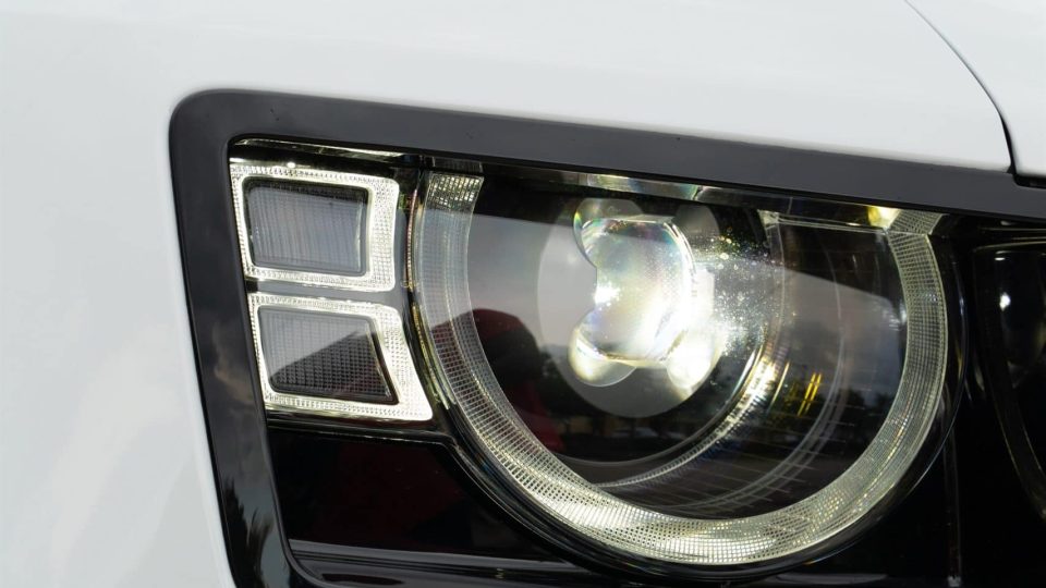 Land Rover Discovery 90 | Fuji White | on HRE P11SC | Gloss Black | Urban Automotive Widetrack Kit