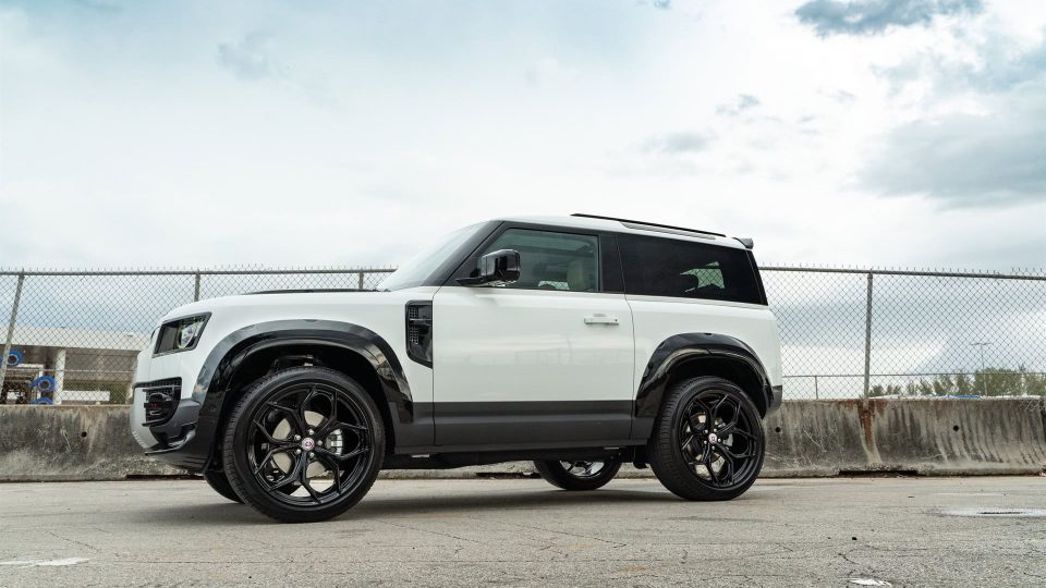 Land Rover Discovery 90 | Fuji White | on HRE P11SC | Gloss Black | Urban Automotive Widetrack Kit