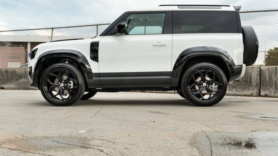 Land Rover Discovery 90 | Fuji White | on HRE P11SC | Gloss Black | Urban Automotive Widetrack Kit