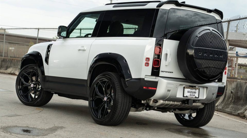 Land Rover Discovery 90 | Fuji White | on HRE P11SC | Gloss Black | Urban Automotive Widetrack Kit