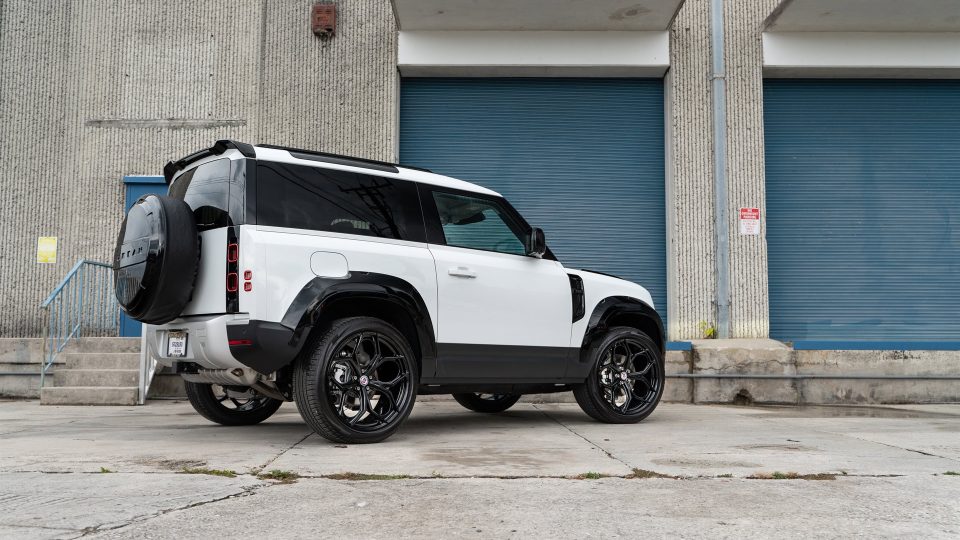 Land Rover Discovery 90 | Fuji White | on HRE P11SC | Gloss Black | Urban Automotive Widetrack Kit