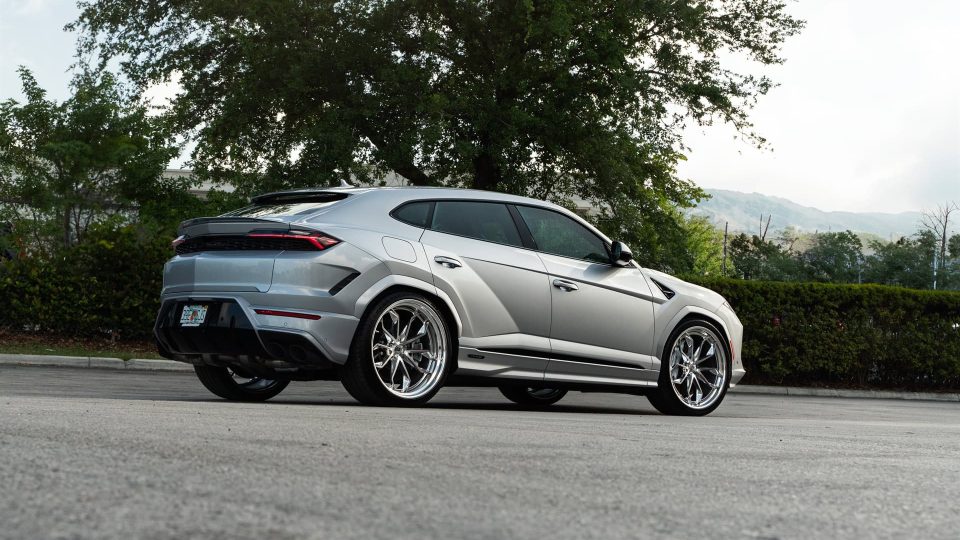 Lamborghini Urus SE | Grigio Nimbus | on HRE S201H | Polished Clear