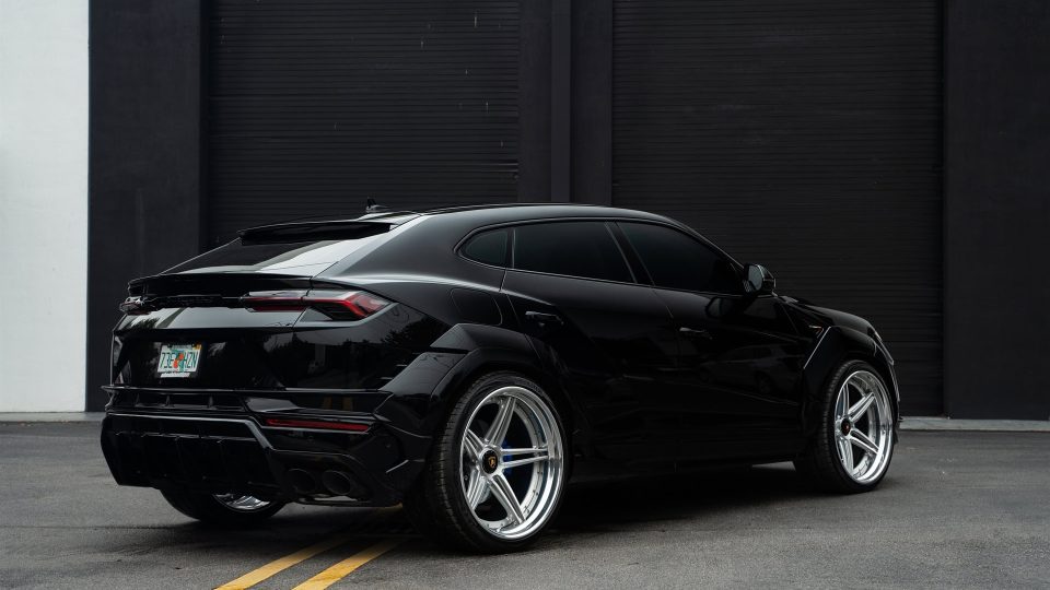 Lamborghini Urus S | Nero Noctis | 1016 Vision Widebody | on 1886 XR-003 Wheels | Brushed Clear