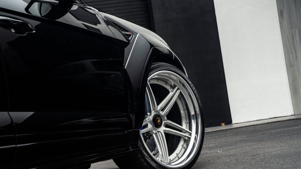 Lamborghini Urus S | Nero Noctis | 1016 Vision Widebody | on 1886 XR-003 Wheels | Brushed Clear