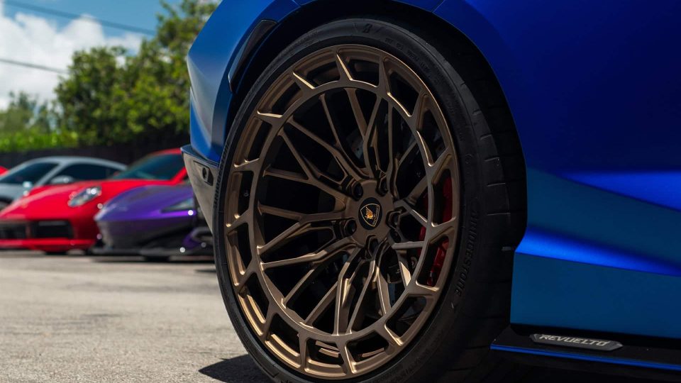Lamborghini Revuelto | Blu Eleos | on Avant Garde AGL80 | Satin Bronze