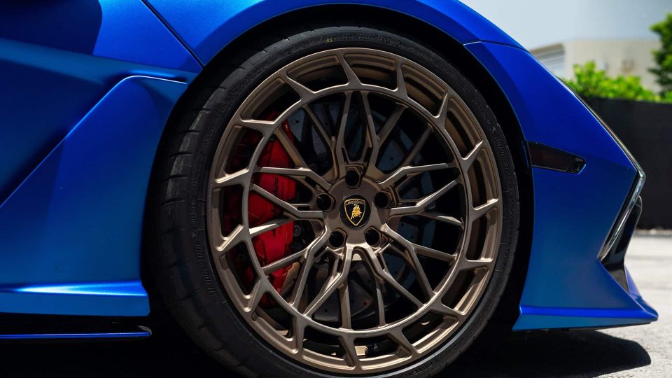 Lamborghini Revuelto | Blu Eleos | on Avant Garde AGL80 | Satin Bronze