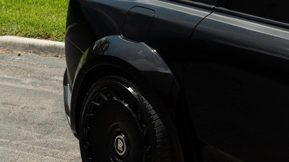 1016 Industries Cullinan Series II | Diamond Black | on Avant Garde SRX-04 | Gloss Black