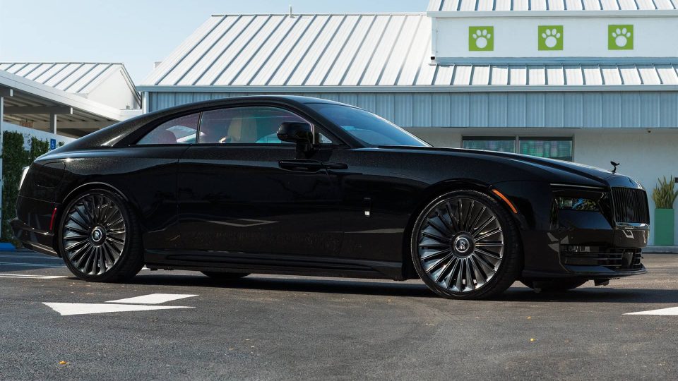 a Rolls Royce Spectre | 1886 G100
