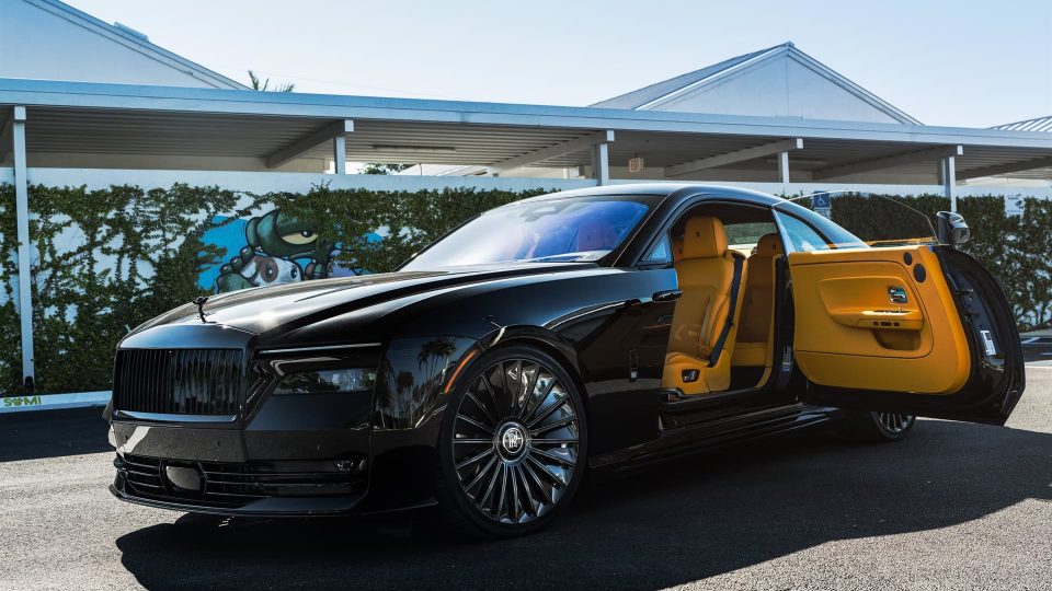 a Rolls Royce Spectre | 1886 G100