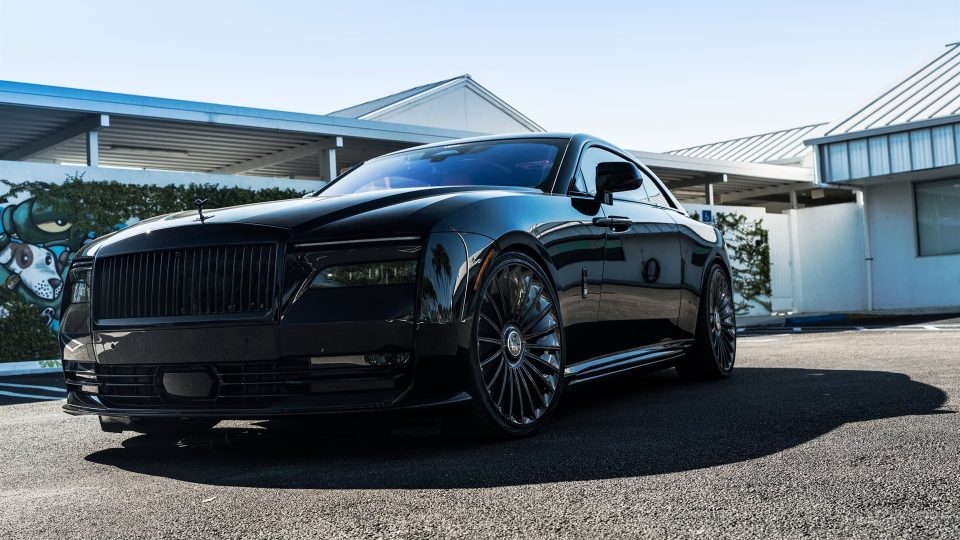 a Rolls Royce Spectre | 1886 G100