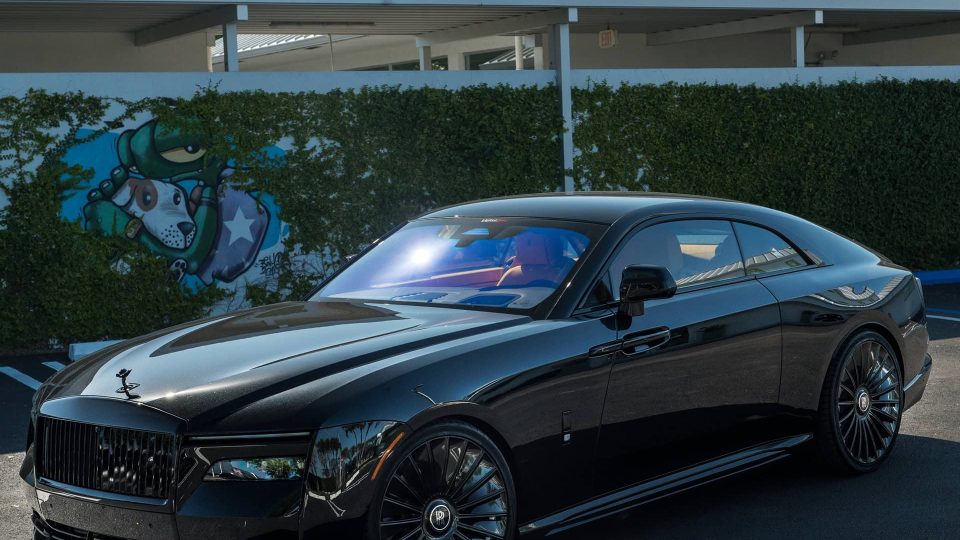 a Rolls Royce Spectre | 1886 G100