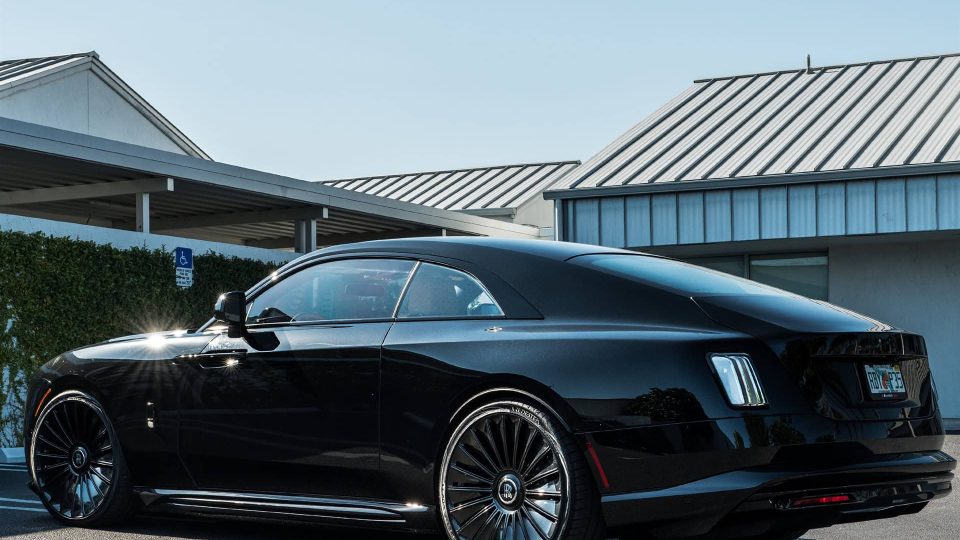 a Rolls Royce Spectre | 1886 G100