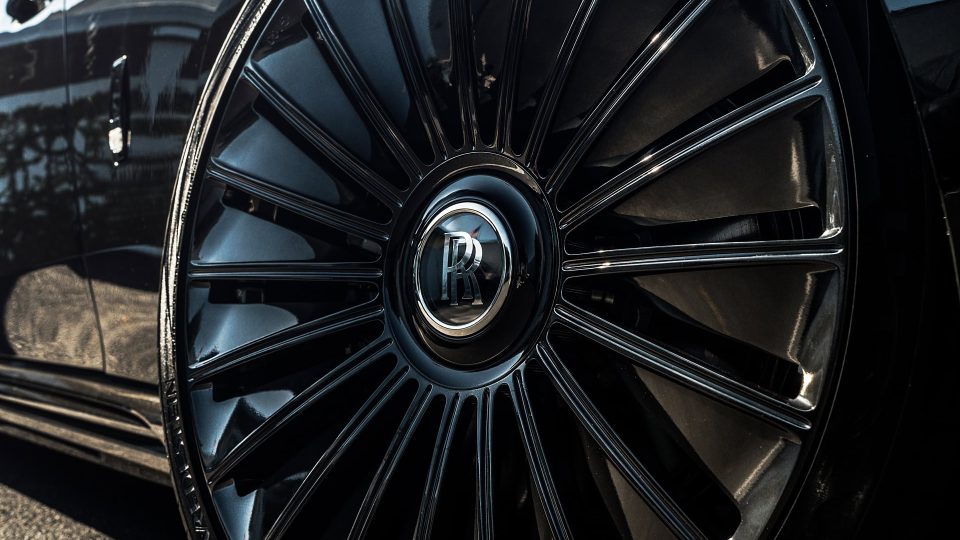 a Rolls Royce Spectre | 1886 G100