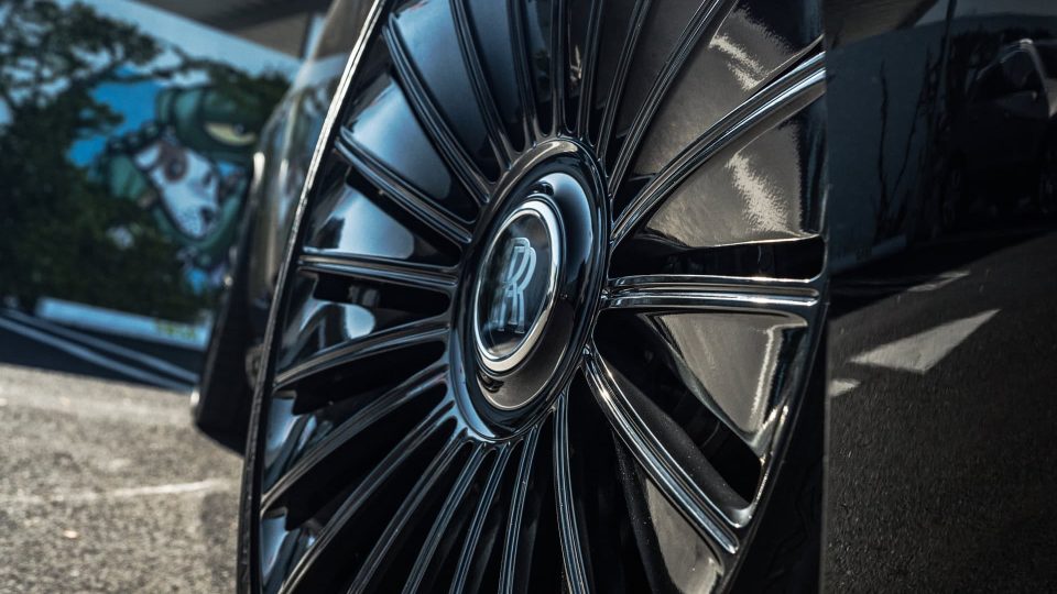a Rolls Royce Spectre | 1886 G100
