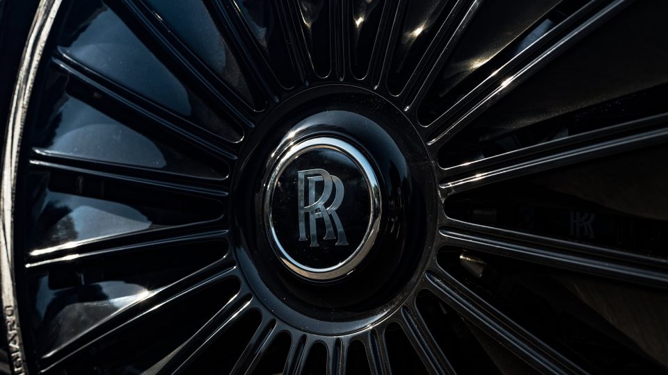 a Rolls Royce Spectre | 1886 G100