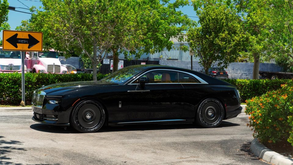 Rolls Royce Spectre | Crystal Over Black | on Novitec SP3 | Satin Black
