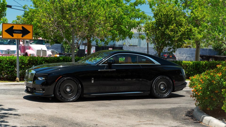 Rolls Royce Spectre | Crystal Over Black | on Novitec SP3 | Satin Black