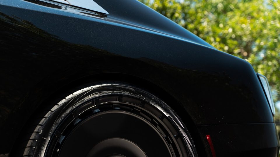 Rolls Royce Spectre | Crystal Over Black | on Novitec SP3 | Satin Black