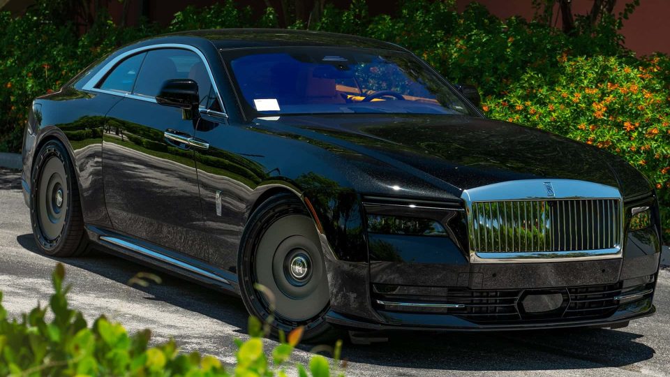 Rolls Royce Spectre | Crystal Over Black | on Novitec SP3 | Satin Black
