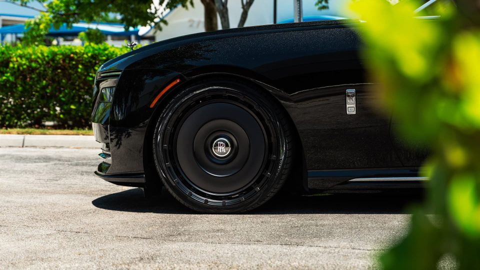 Rolls Royce Spectre | Crystal Over Black | on Novitec SP3 | Satin Black
