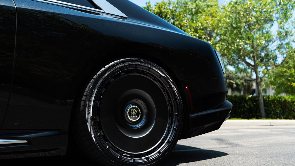 Rolls Royce Spectre | Crystal Over Black | on Novitec SP3 | Satin Black