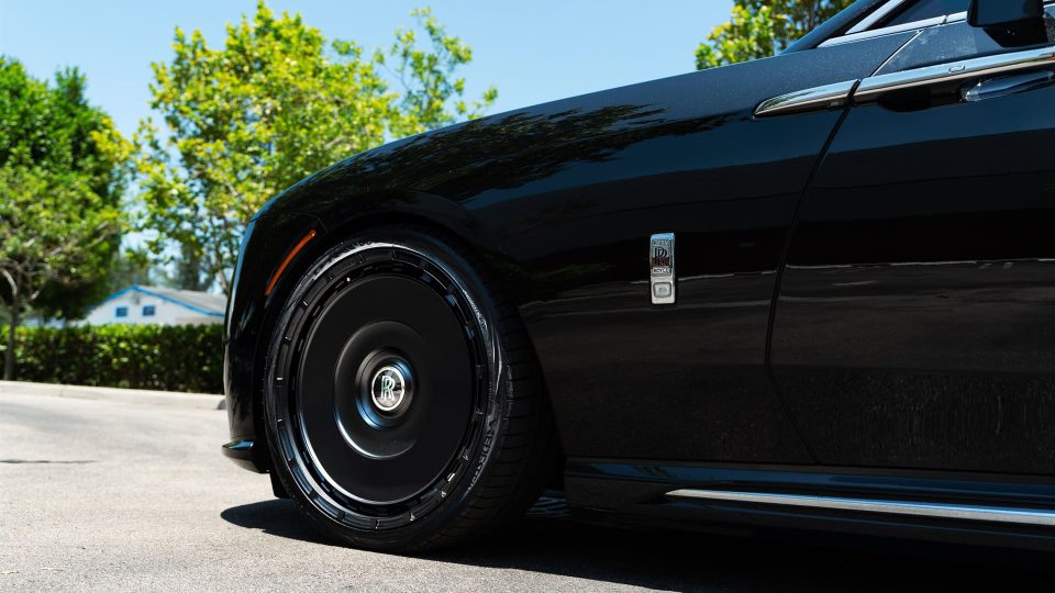 Rolls Royce Spectre | Crystal Over Black | on Novitec SP3 | Satin Black