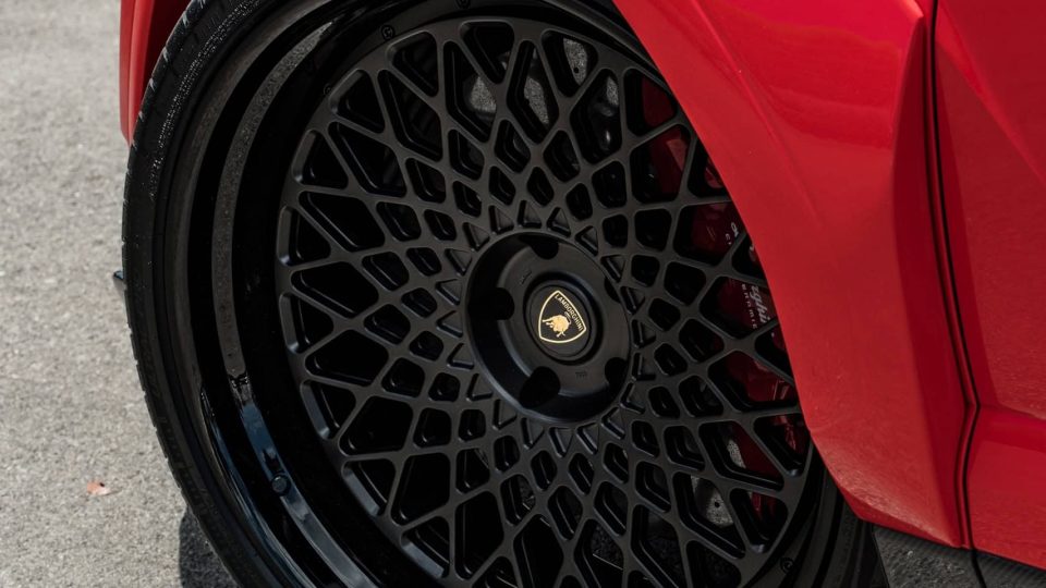 Lamborghini Urus | Rosso Mars | on 1886 S009 | Satin Black
