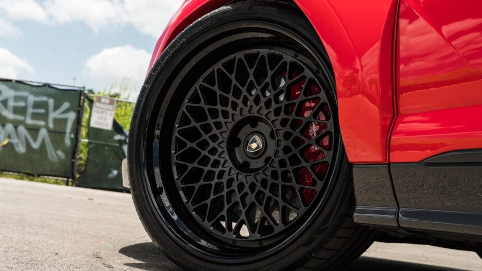 Lamborghini Urus | Rosso Mars | on 1886 S009 | Satin Black