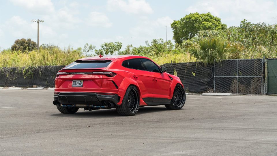 Lamborghini Urus | Rosso Mars | on 1886 S009 | Satin Black