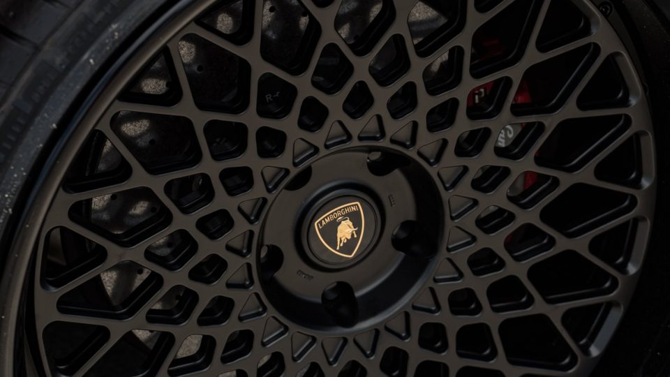 Lamborghini Urus | Rosso Mars | on 1886 S009 | Satin Black