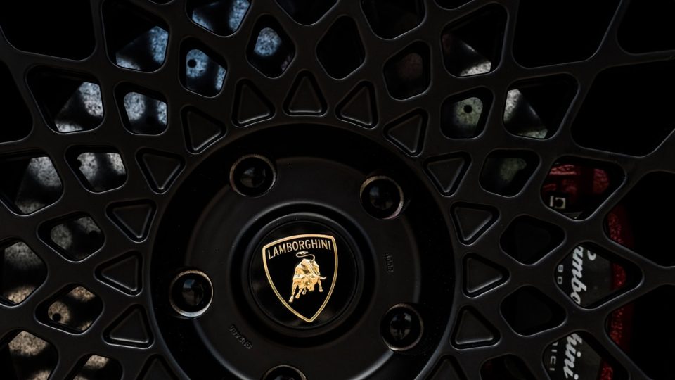 Lamborghini Urus | Rosso Mars | on 1886 S009 | Satin Black