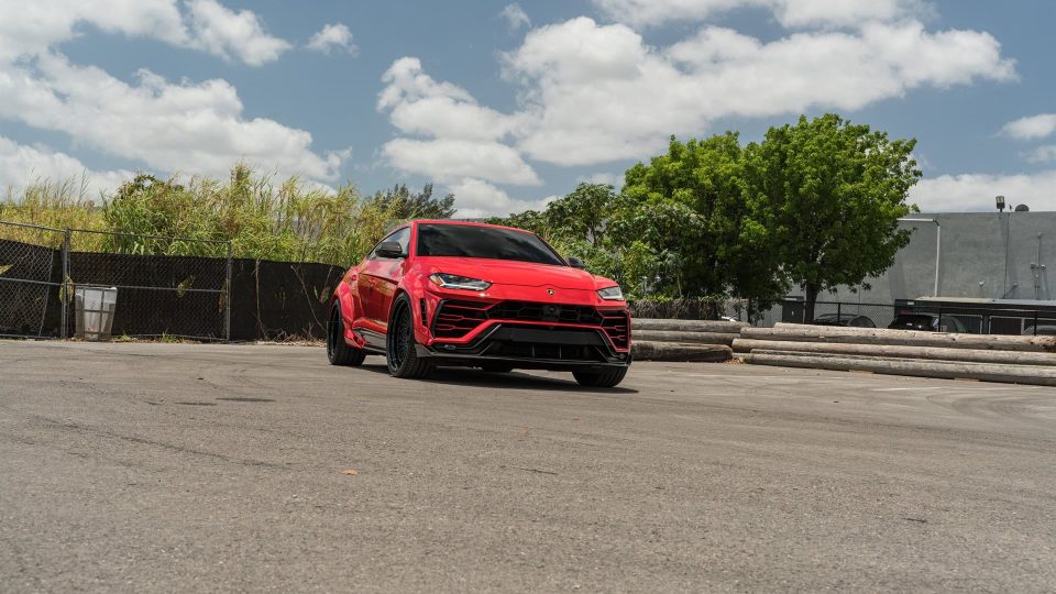 Lamborghini Urus | Rosso Mars | on 1886 S009 | Satin Black