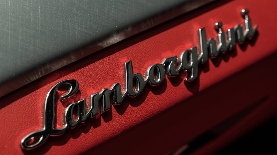 Lamborghini Urus | Rosso Mars | on 1886 S009 | Satin Black