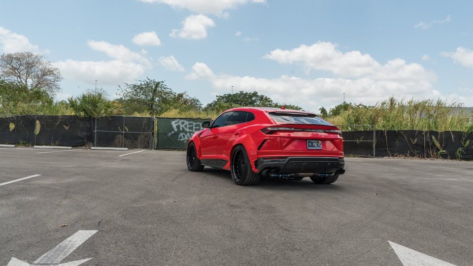 Lamborghini Urus | Rosso Mars | on 1886 S009 | Satin Black