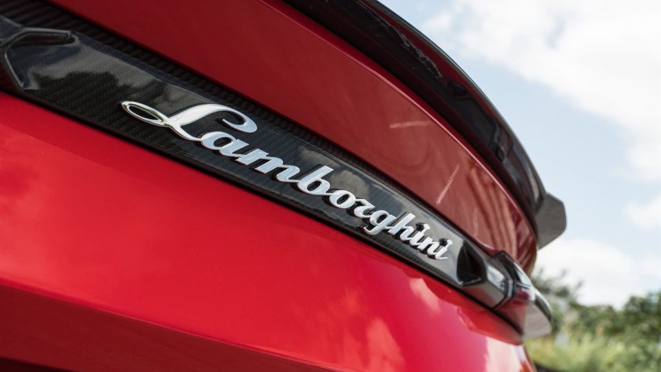 Lamborghini Urus | Rosso Mars | on 1886 S009 | Satin Black