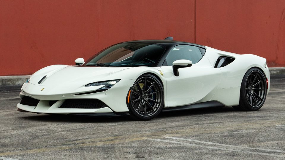 Ferrari SF90 | Bianco Avus | on 1886 G010 | Polished Liquid Smoke