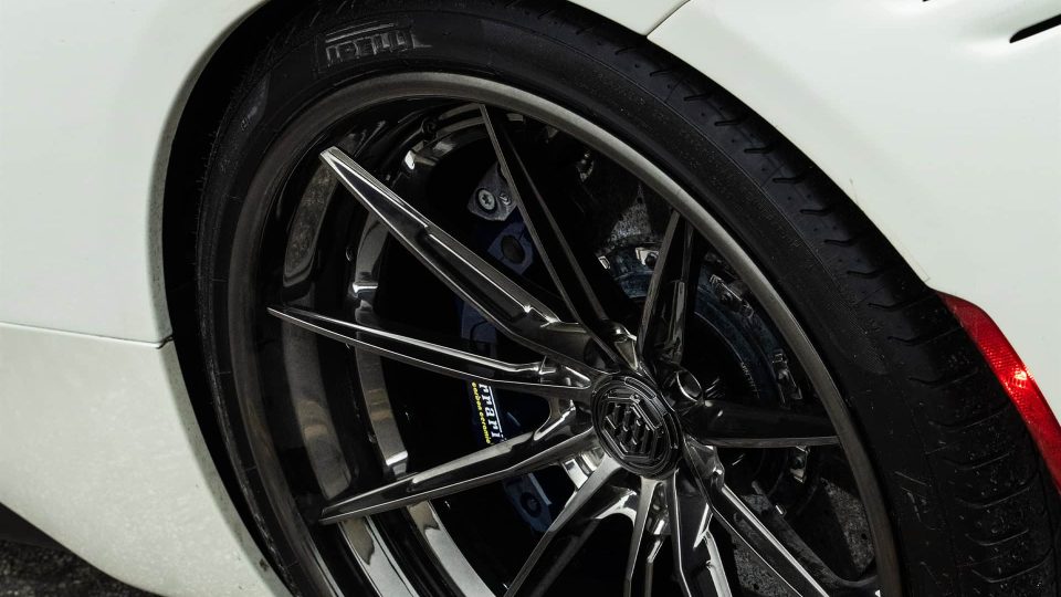 Ferrari SF90 | Bianco Avus | on 1886 G010 | Polished Liquid Smoke