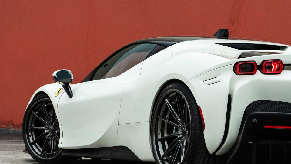 Ferrari SF90 | Bianco Avus | on 1886 G010 | Polished Liquid Smoke