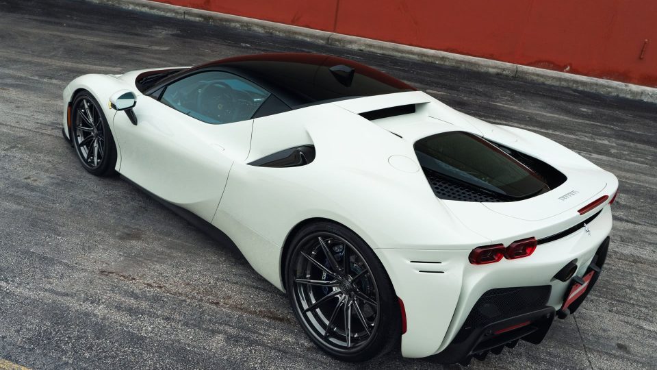Ferrari SF90 | Bianco Avus | on 1886 G010 | Polished Liquid Smoke