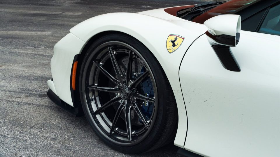 Ferrari SF90 | Bianco Avus | on 1886 G010 | Polished Liquid Smoke