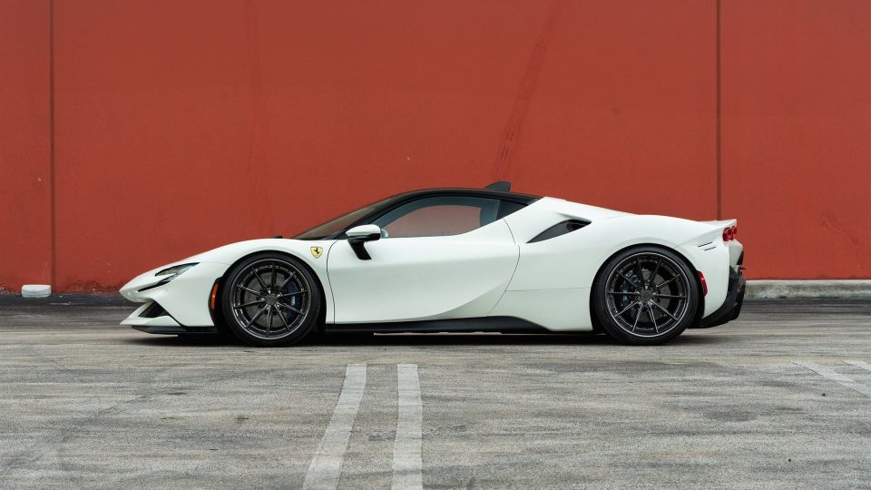 Ferrari SF90 | Bianco Avus | on 1886 G010 | Polished Liquid Smoke