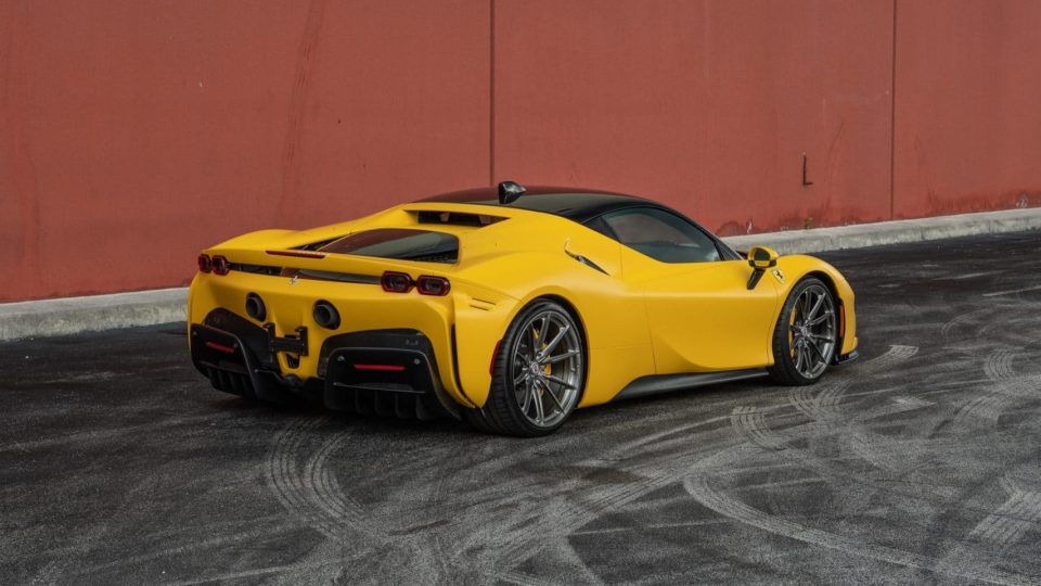 Ferrari SF90 Gialo Modena HRE P104SC