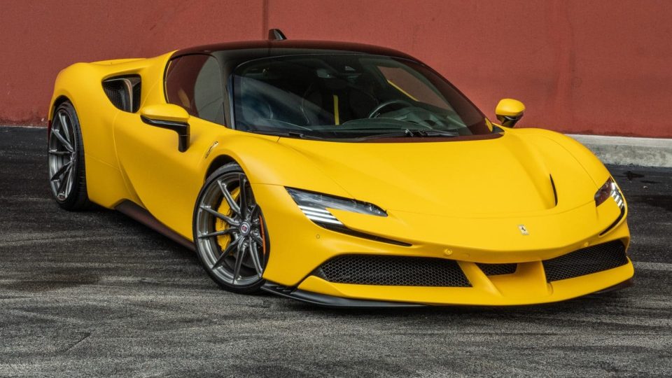Ferrari SF90 Gialo Modena HRE P104SC