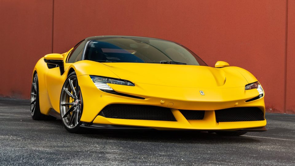 Ferrari SF90 Gialo Modena HRE P104SC